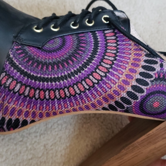 Shoes - Picture 6 of 6